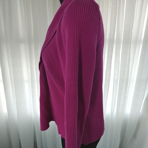 Ralph Lauren Cardigan. - Picture 5 of 7